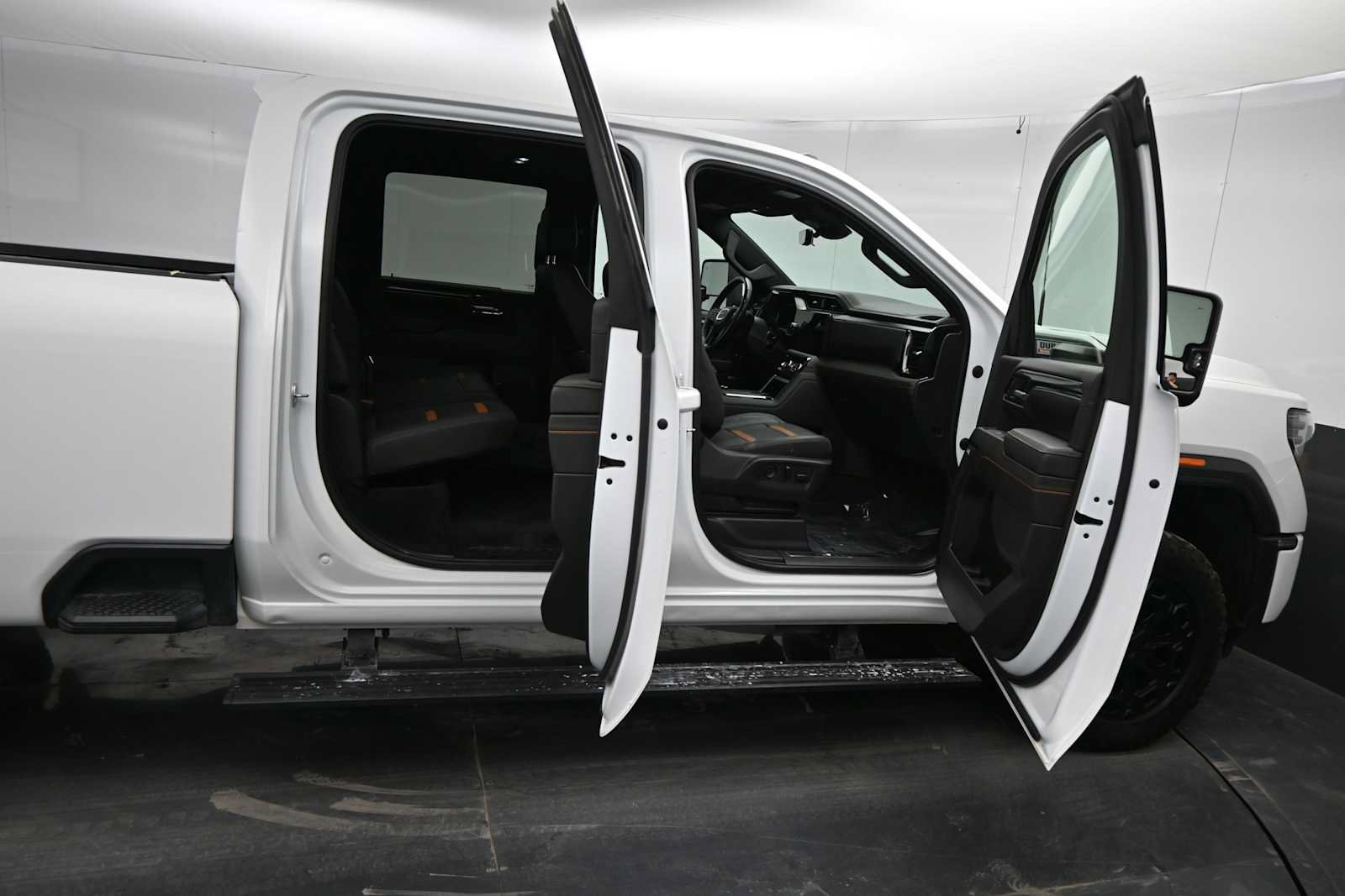 Used 2024 GMC Sierra 2500 AT4 w/ AT4 Premium Plus Package AWD/4WD image 30