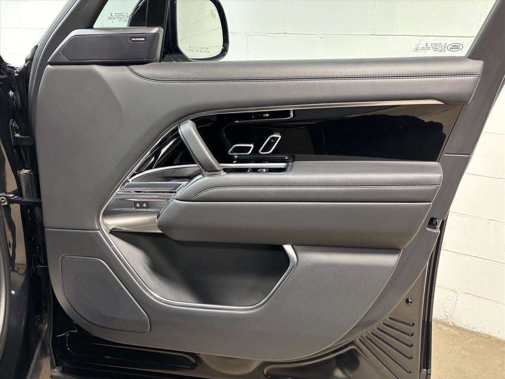 Used 2023 Land Rover Range Rover SE image 34