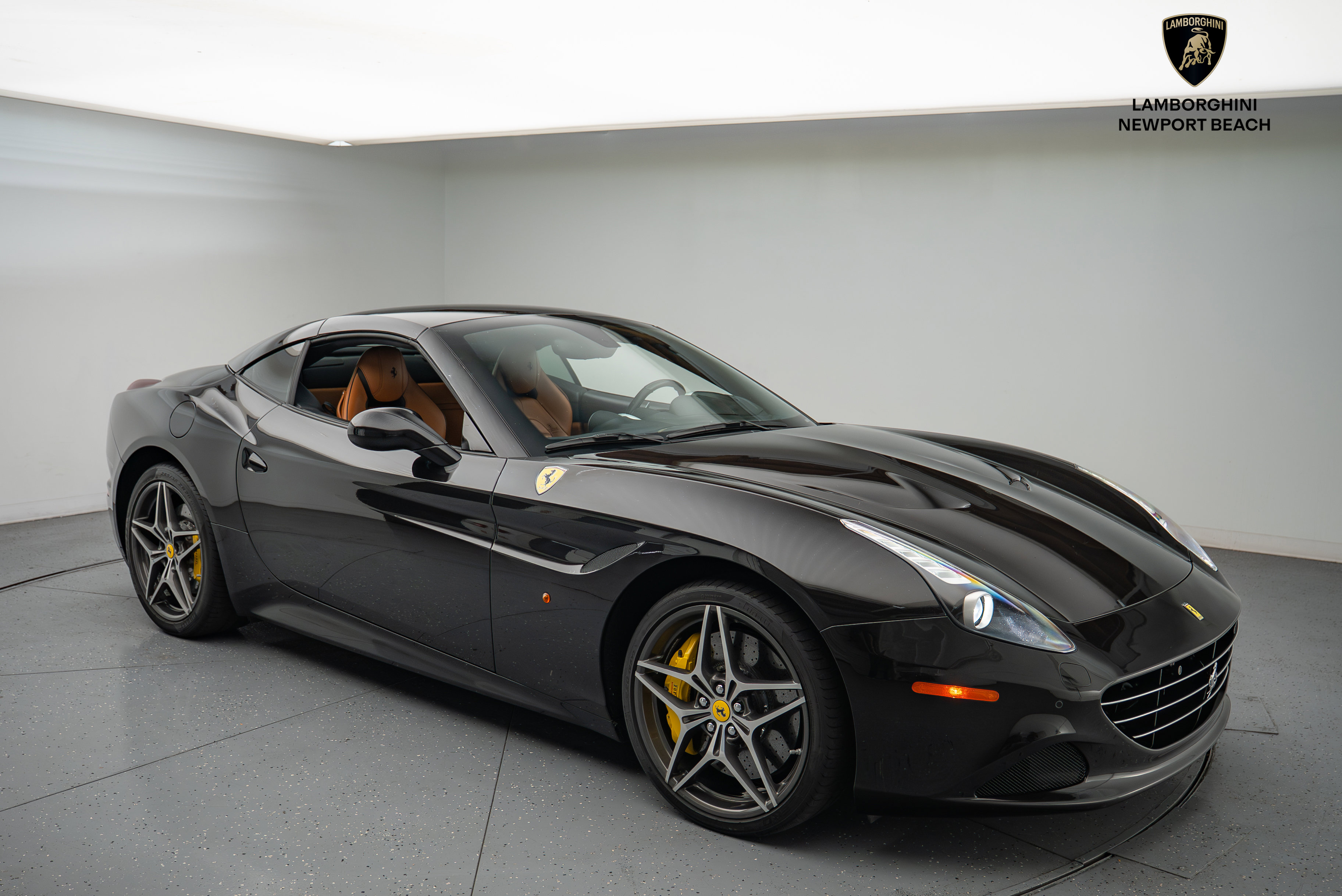 Used 2015 Ferrari California T RWD image 17