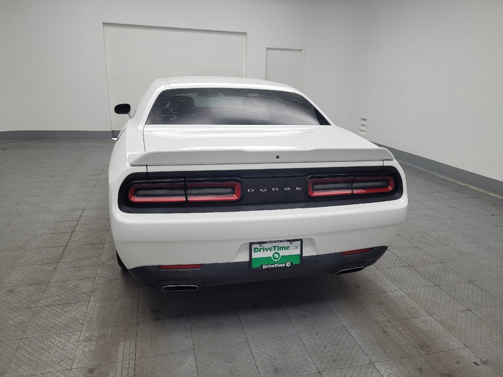 Used 2017 Dodge Challenger SXT image 6