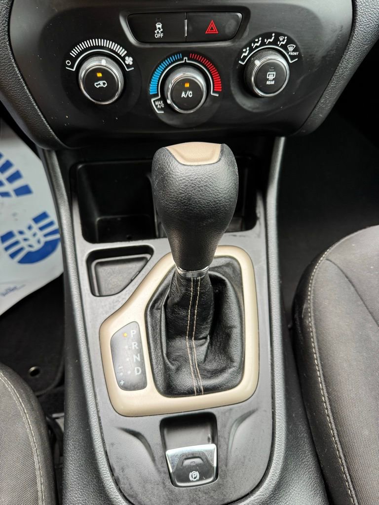 Used 2014 Jeep Cherokee Sport image 23