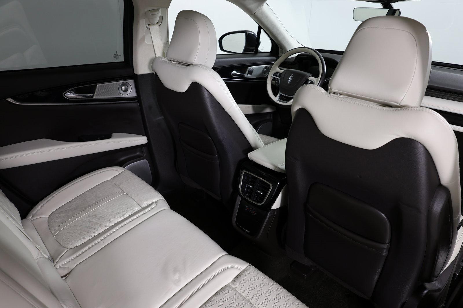 Used 2022 Lincoln Nautilus Black Label w/ Class II Trailer Tow Package image 42