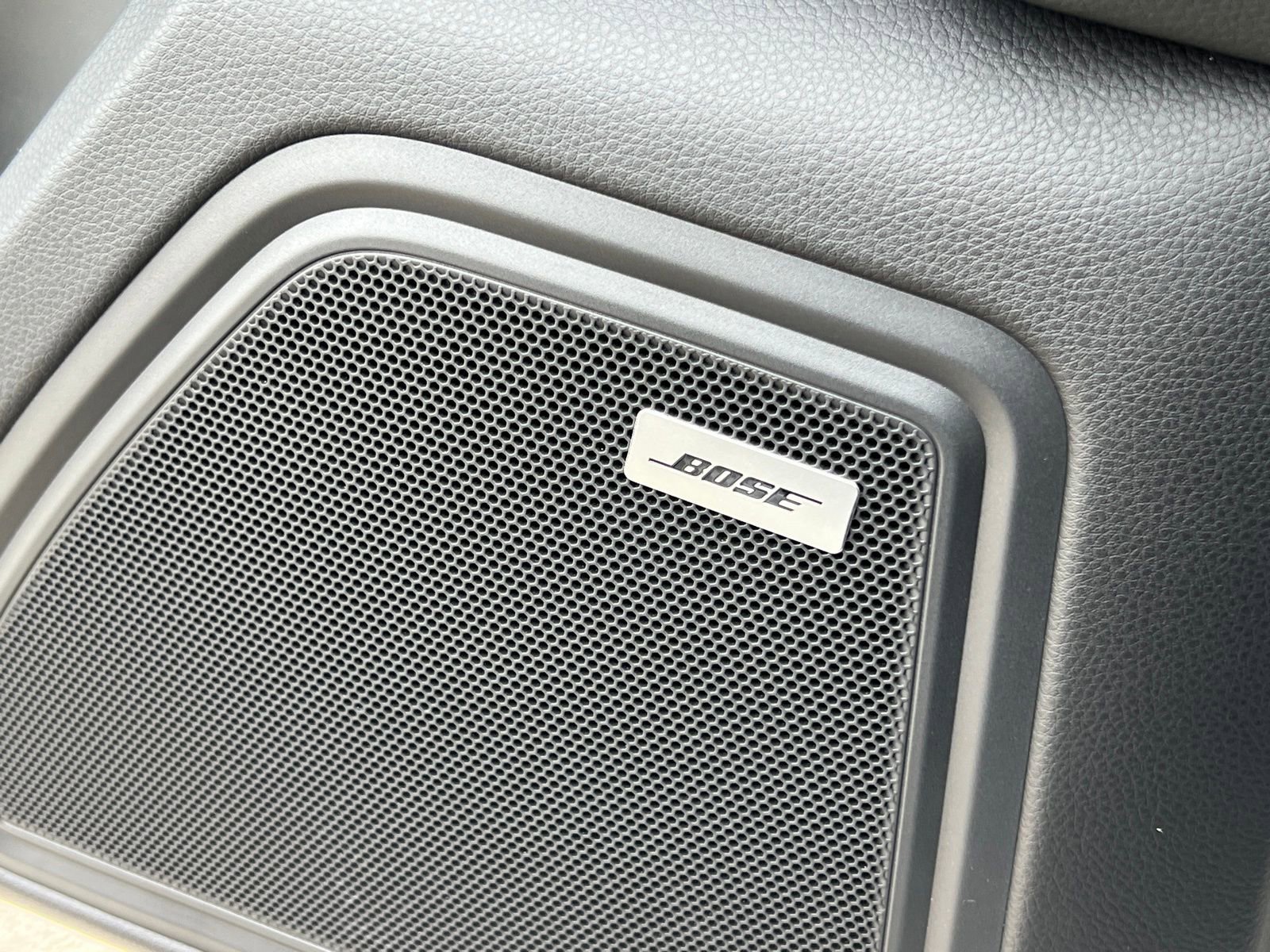 Certified 2025 Porsche Macan image 30