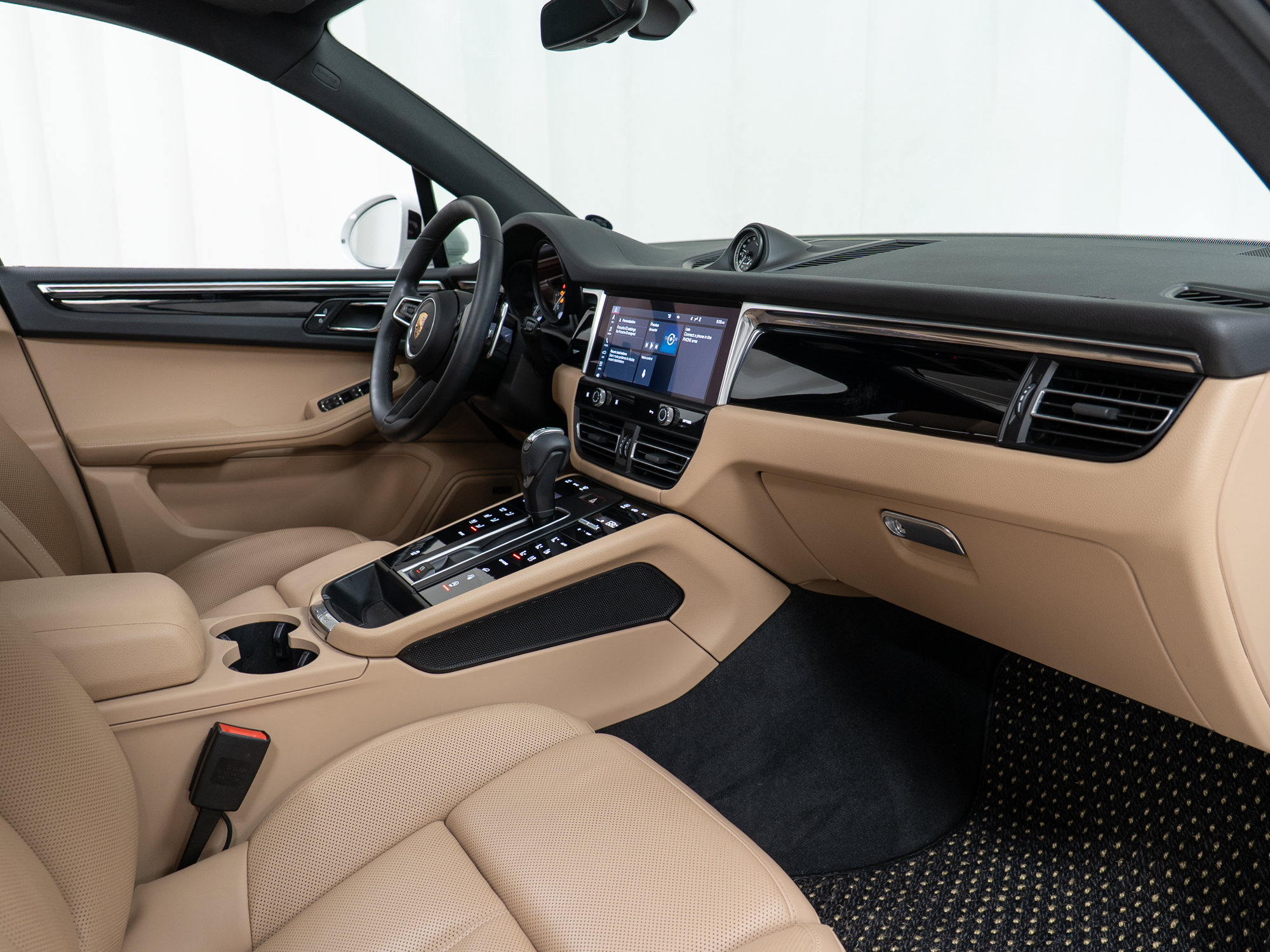 Certified 2022 Porsche Macan AWD/4WD image 24