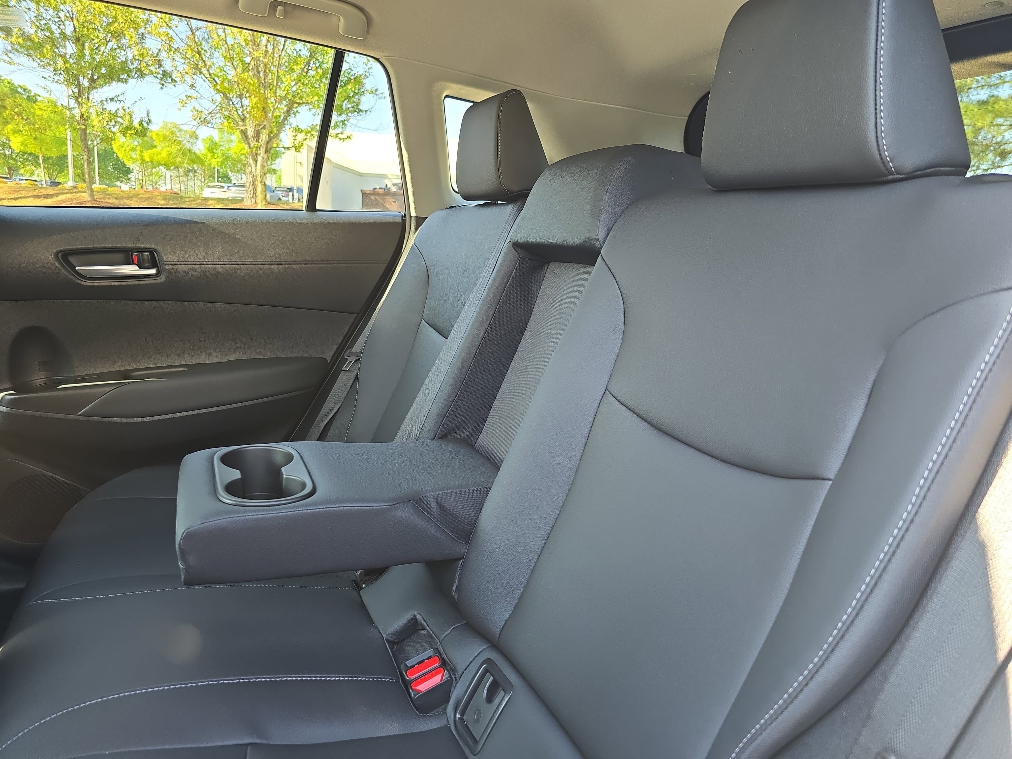 Used 2025 Toyota Corolla Cross XLE w/ Convenience Package image 15