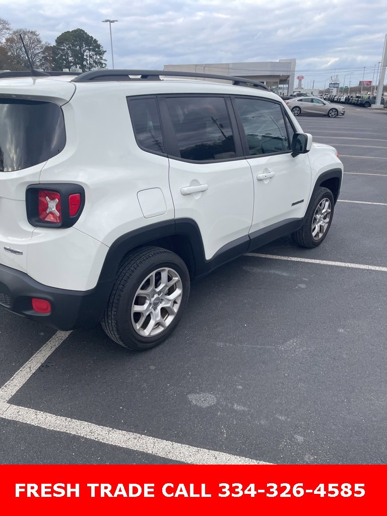 Used 2018 Jeep Renegade Latitude w/ Cold Weather Group image 3