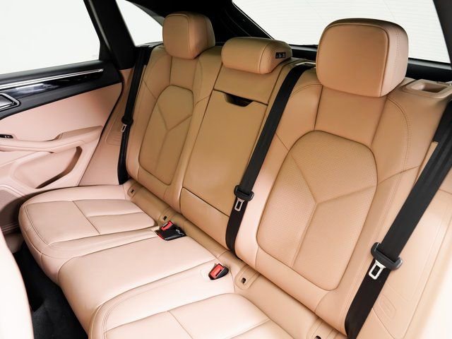Certified 2025 Porsche Macan image 27