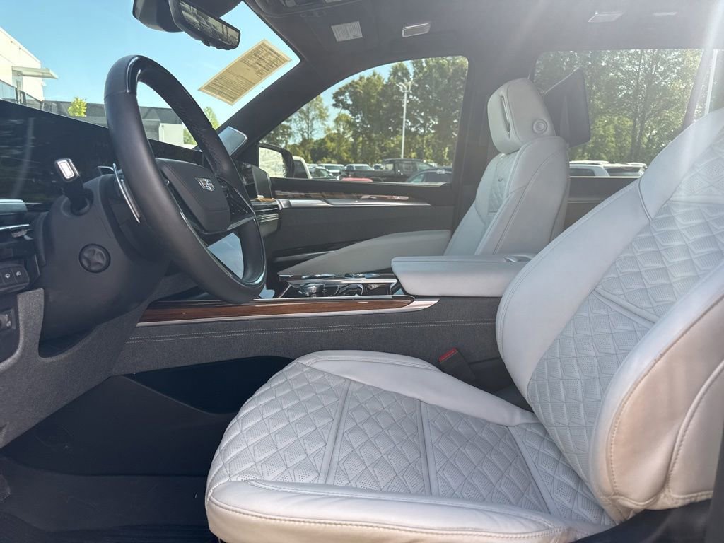 Used 2025 Cadillac Escalade Sport Platinum w/ LPO, Floor Liner Package AWD/4WD image 9