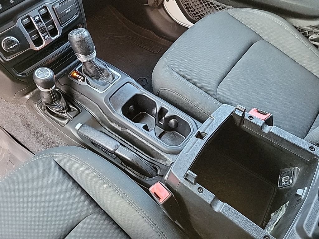 Used 2019 Jeep Wrangler Unlimited Sahara image 9