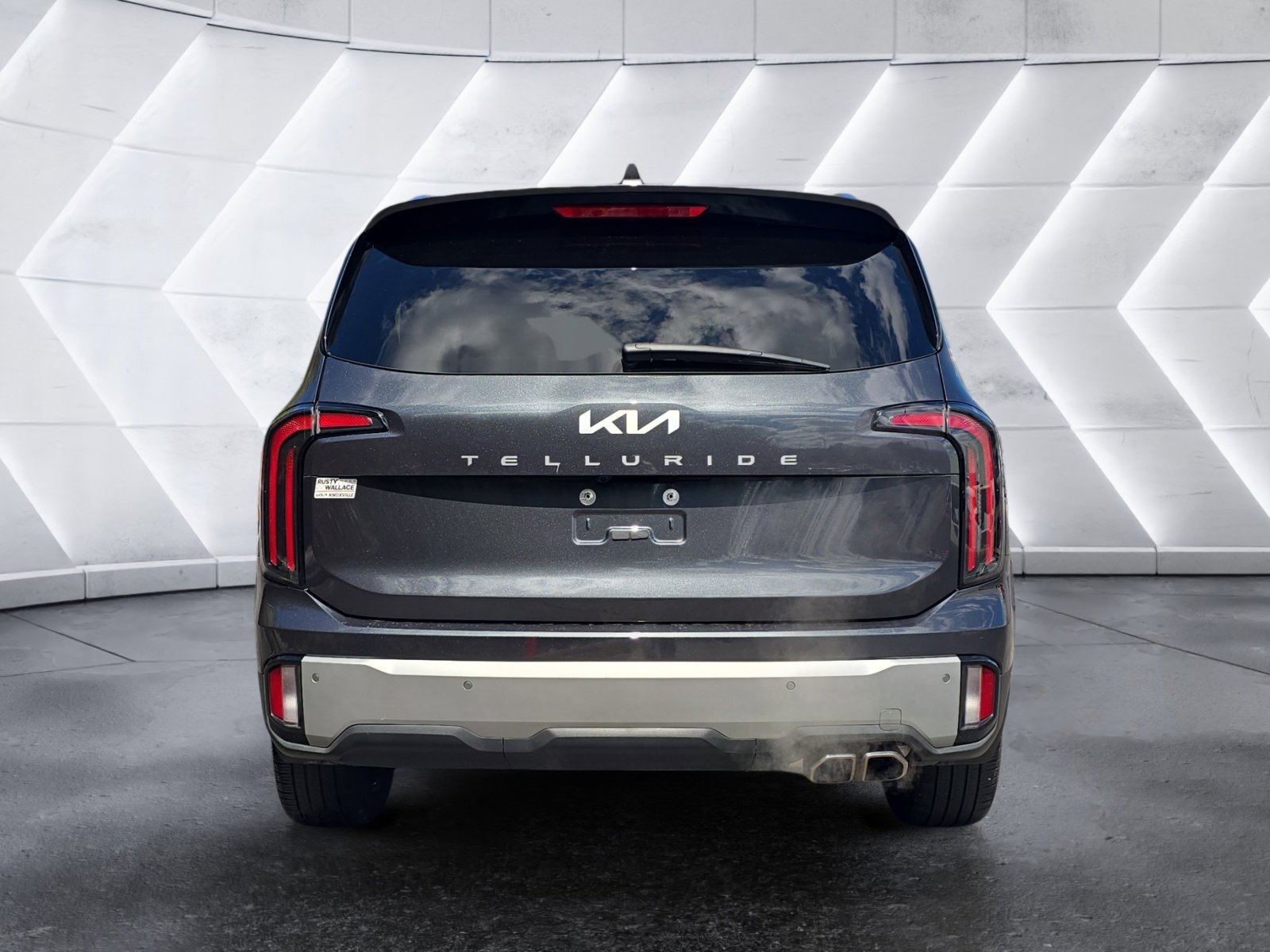 Used 2024 Kia Telluride EX w/ EX Captain's Chair Package image 4