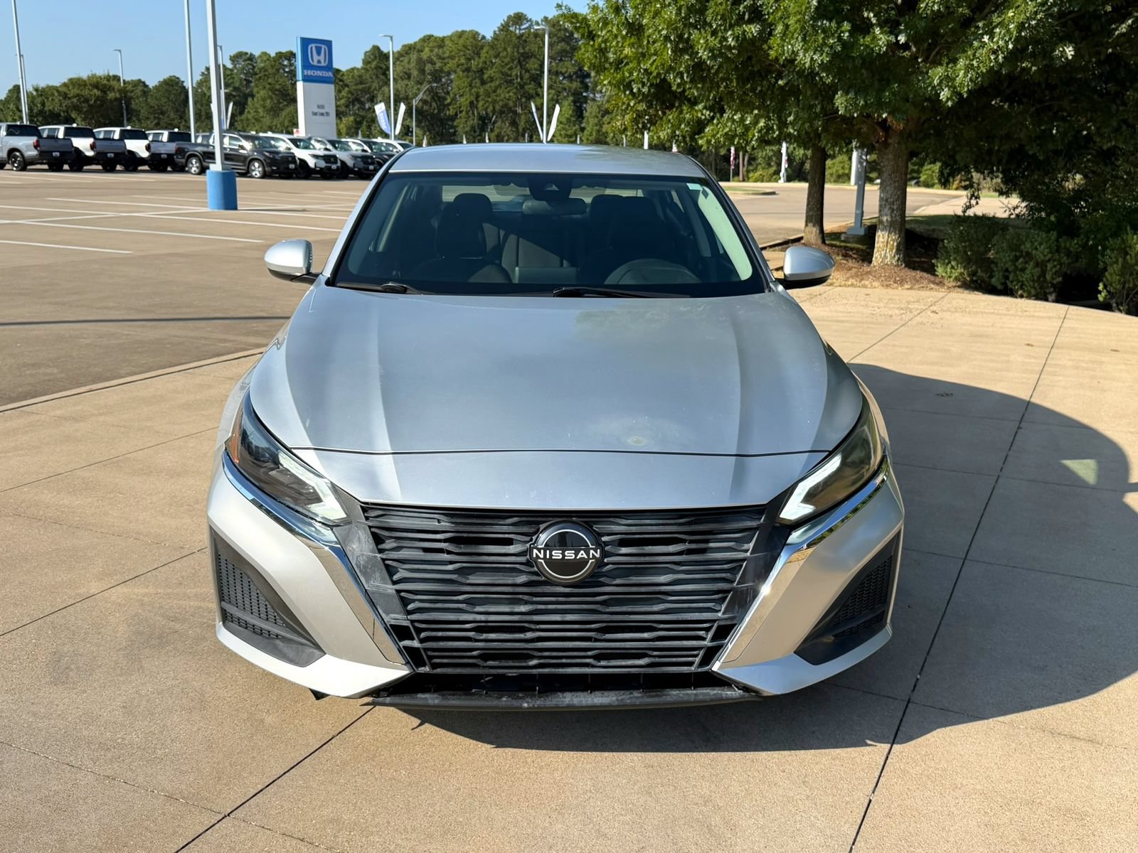 Used 2023 Nissan Altima 2.5 SV FWD image 2