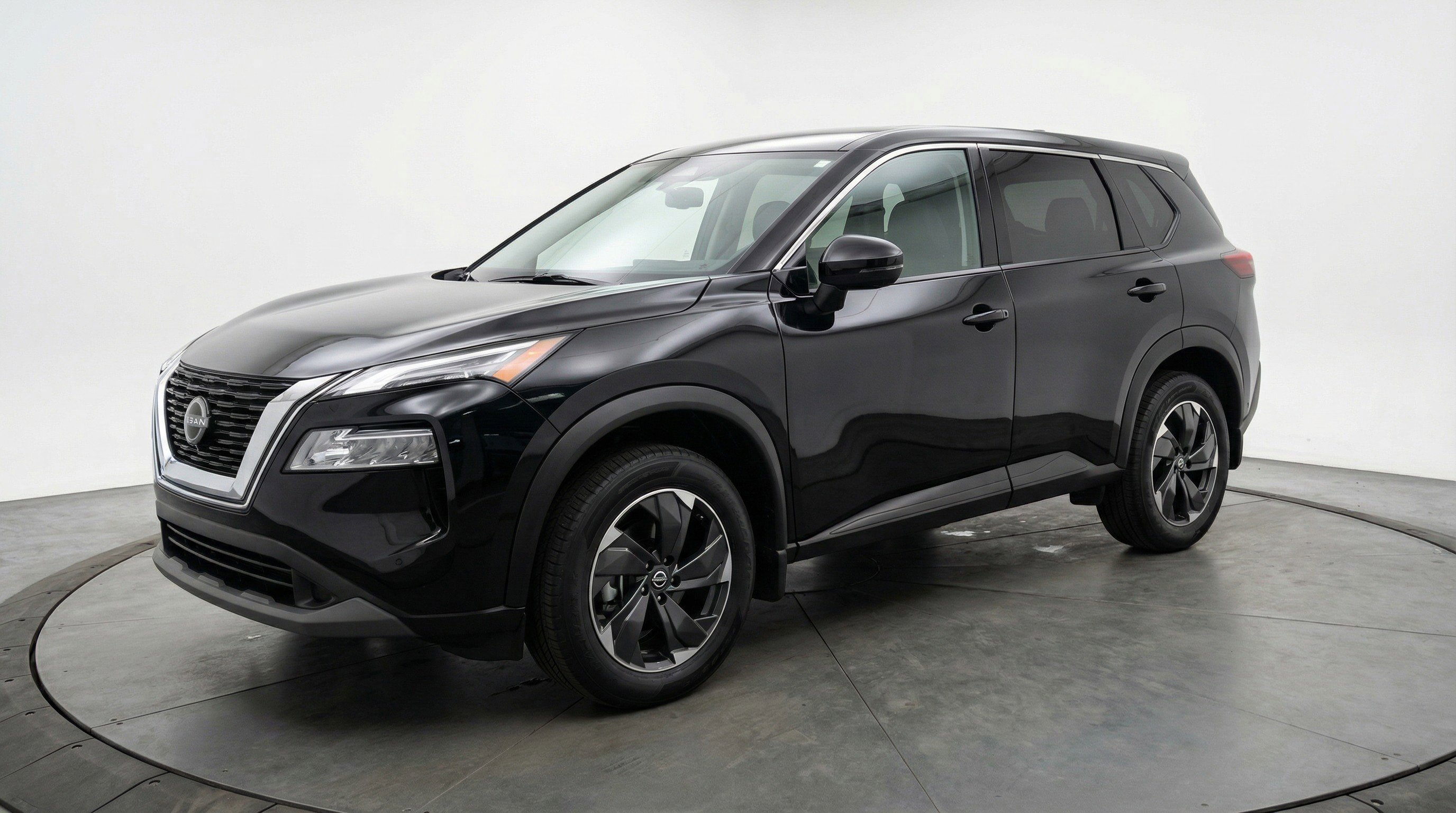 Used 2025 Nissan Rogue SV image 3