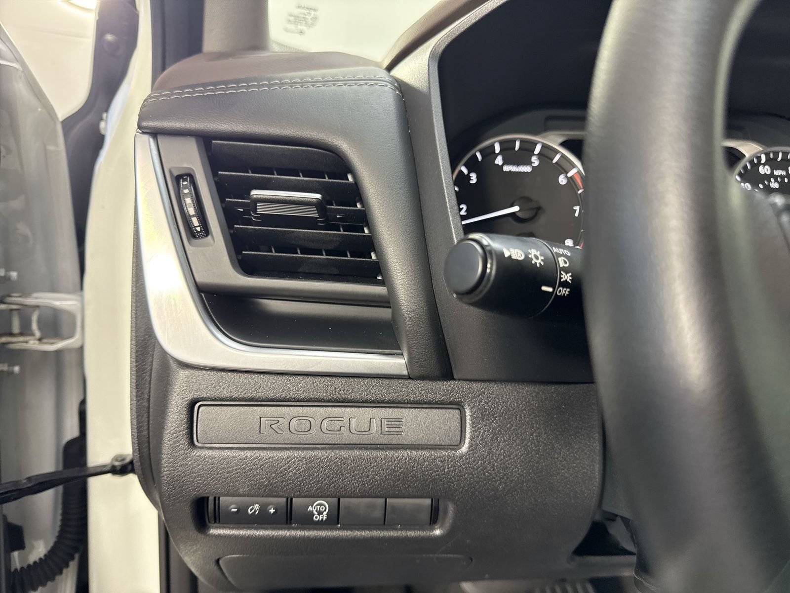 Used 2023 Nissan Rogue S AWD/4WD image 14