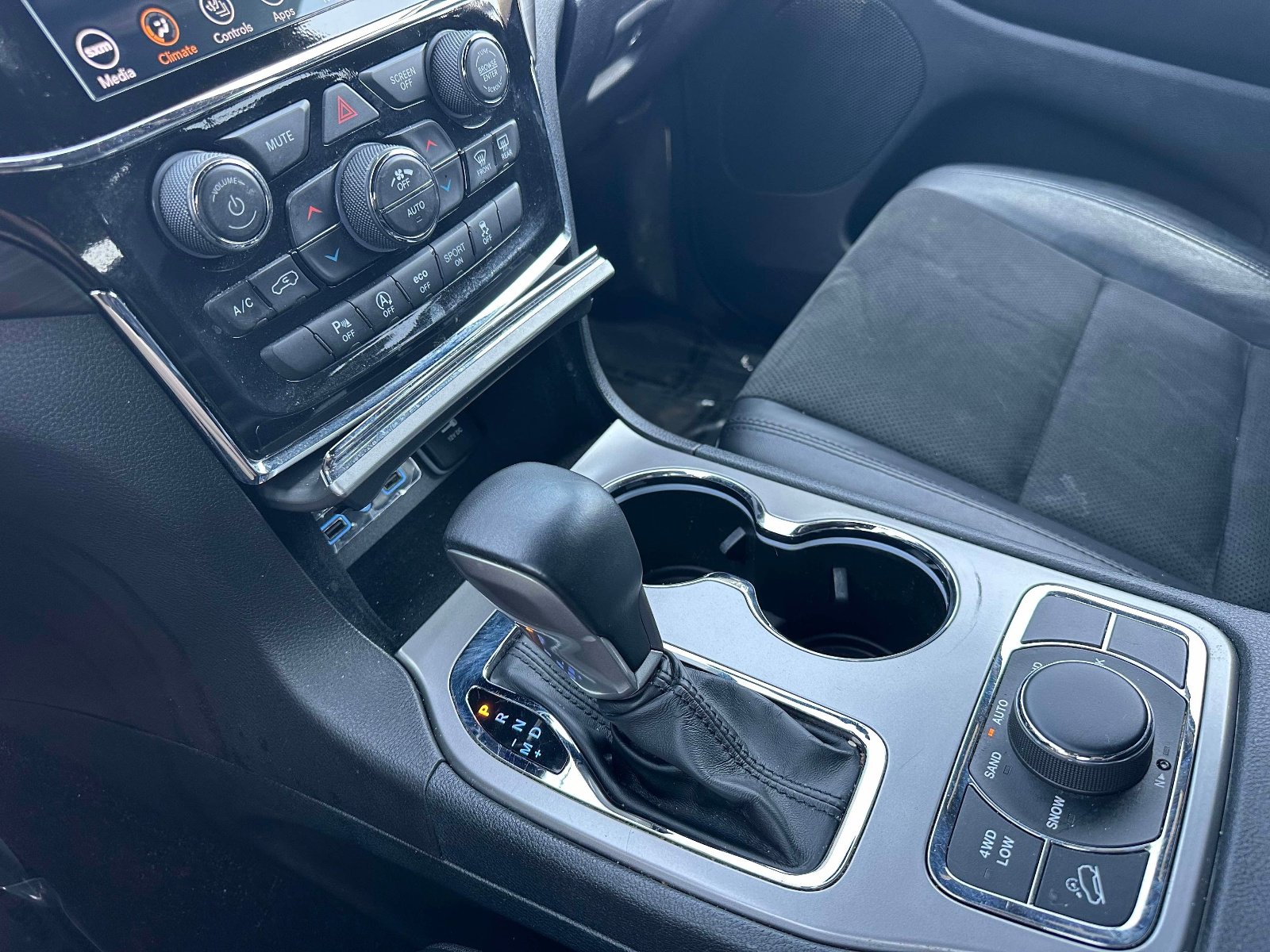 Used 2022 Jeep Grand Cherokee Laredo X image 14