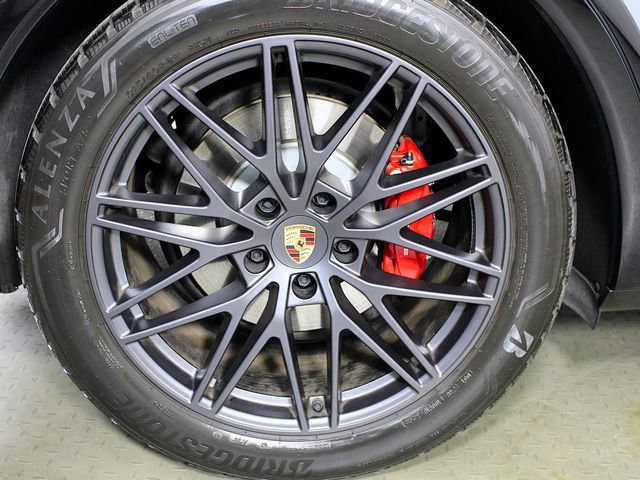 Certified 2025 Porsche Cayenne GTS image 12