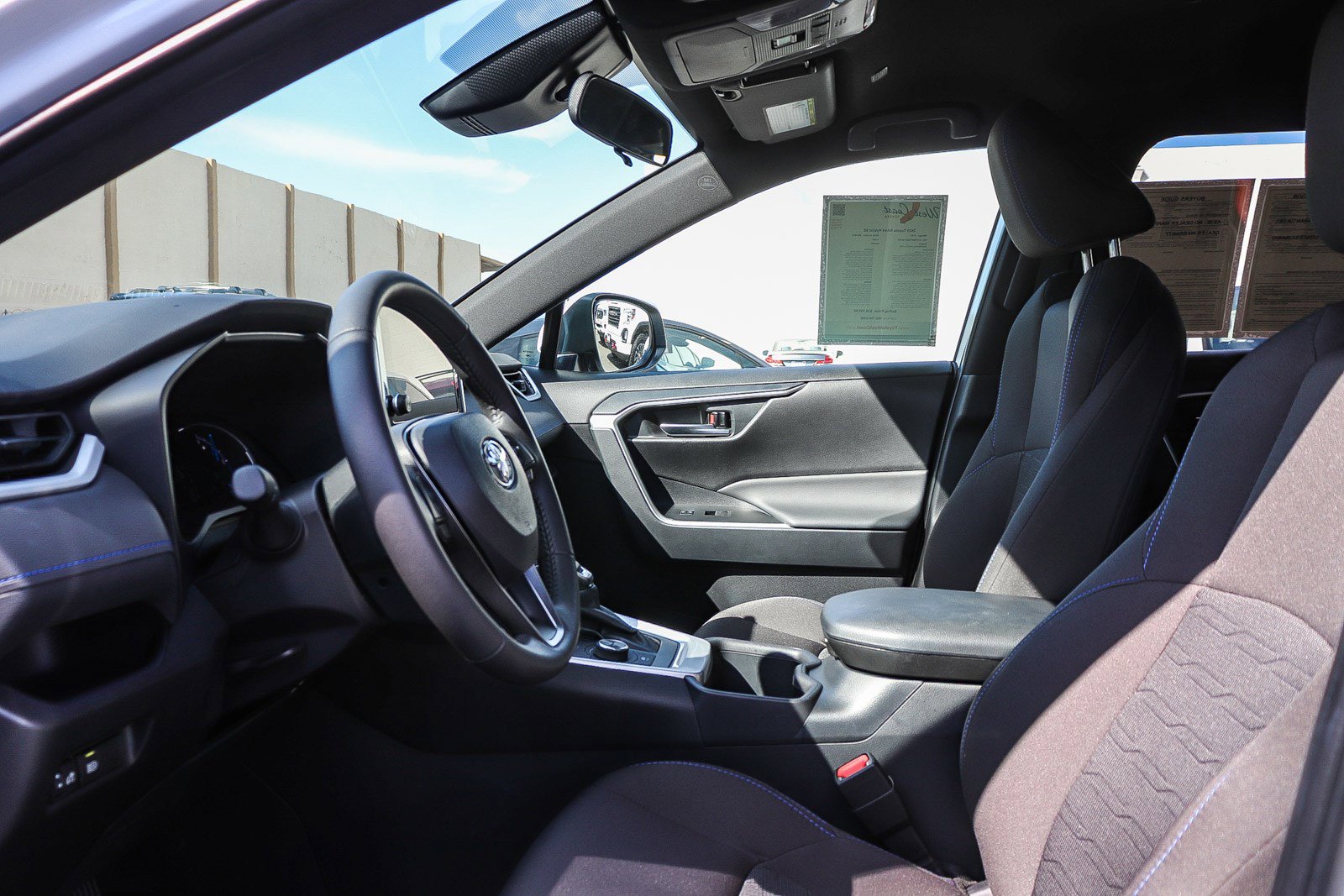 Used 2025 Toyota RAV4 SE image 19