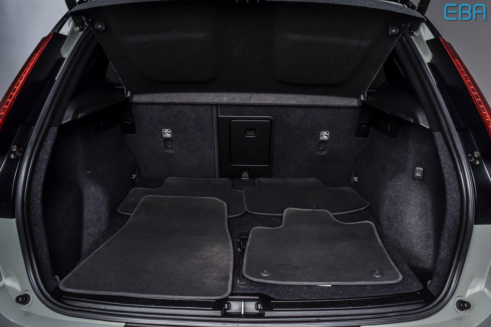 Used 2022 Volvo XC40 P8 Recharge Ultimate image 13