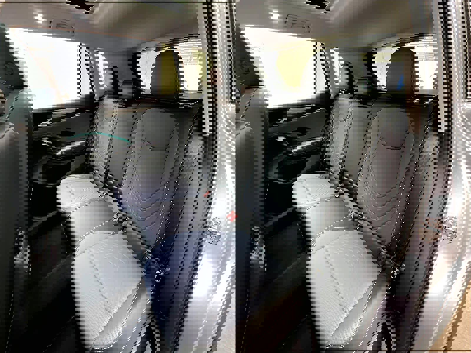 Certified 2025 Volkswagen Tiguan SE w/ Panoramic Sunroof Package image 28