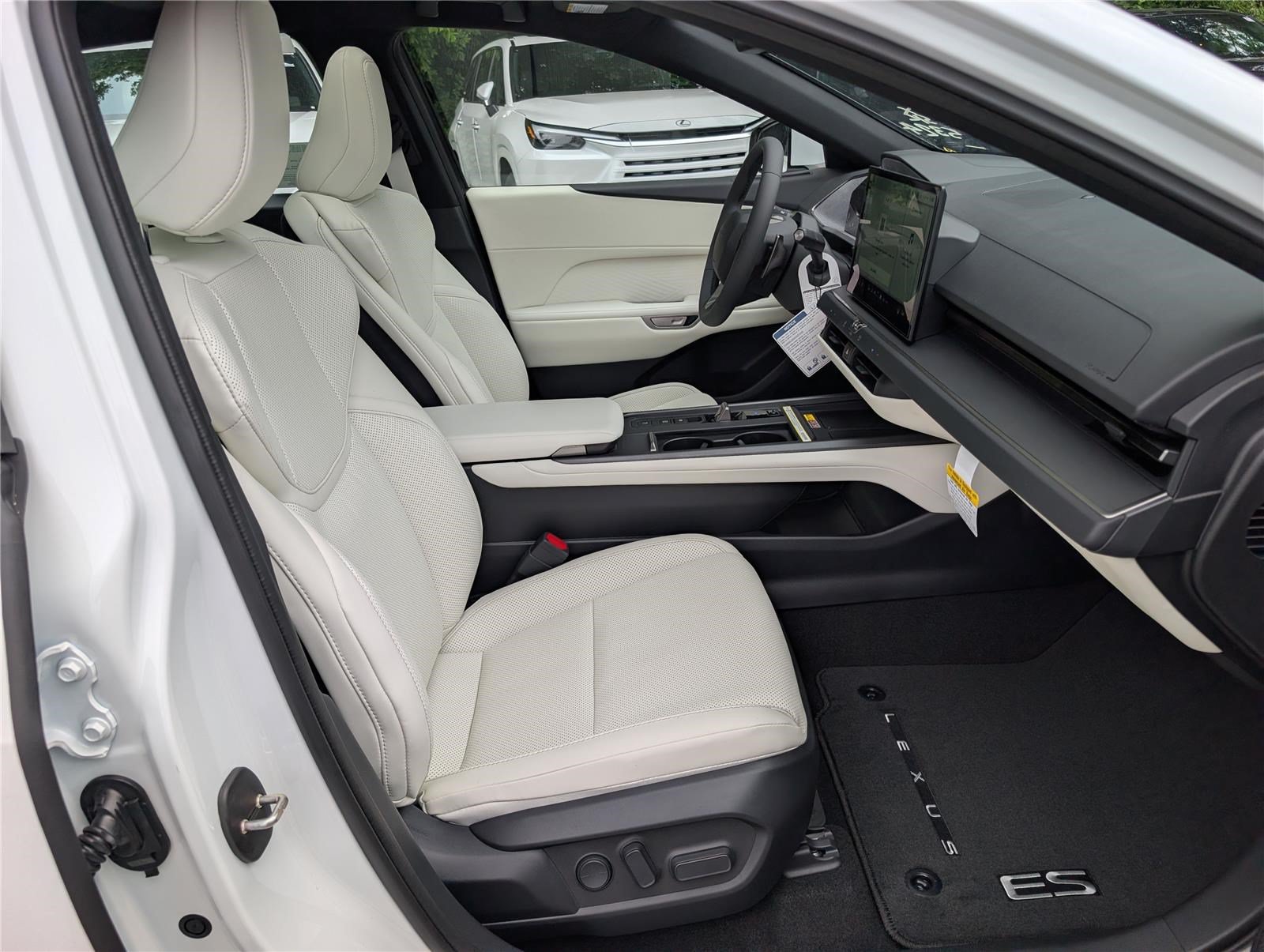 New 2026 Lexus ES 500e AWD/4WD image 7