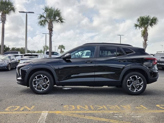 Used 2024 Chevrolet Trax LT w/ Driver Confidence Package FWD image 3