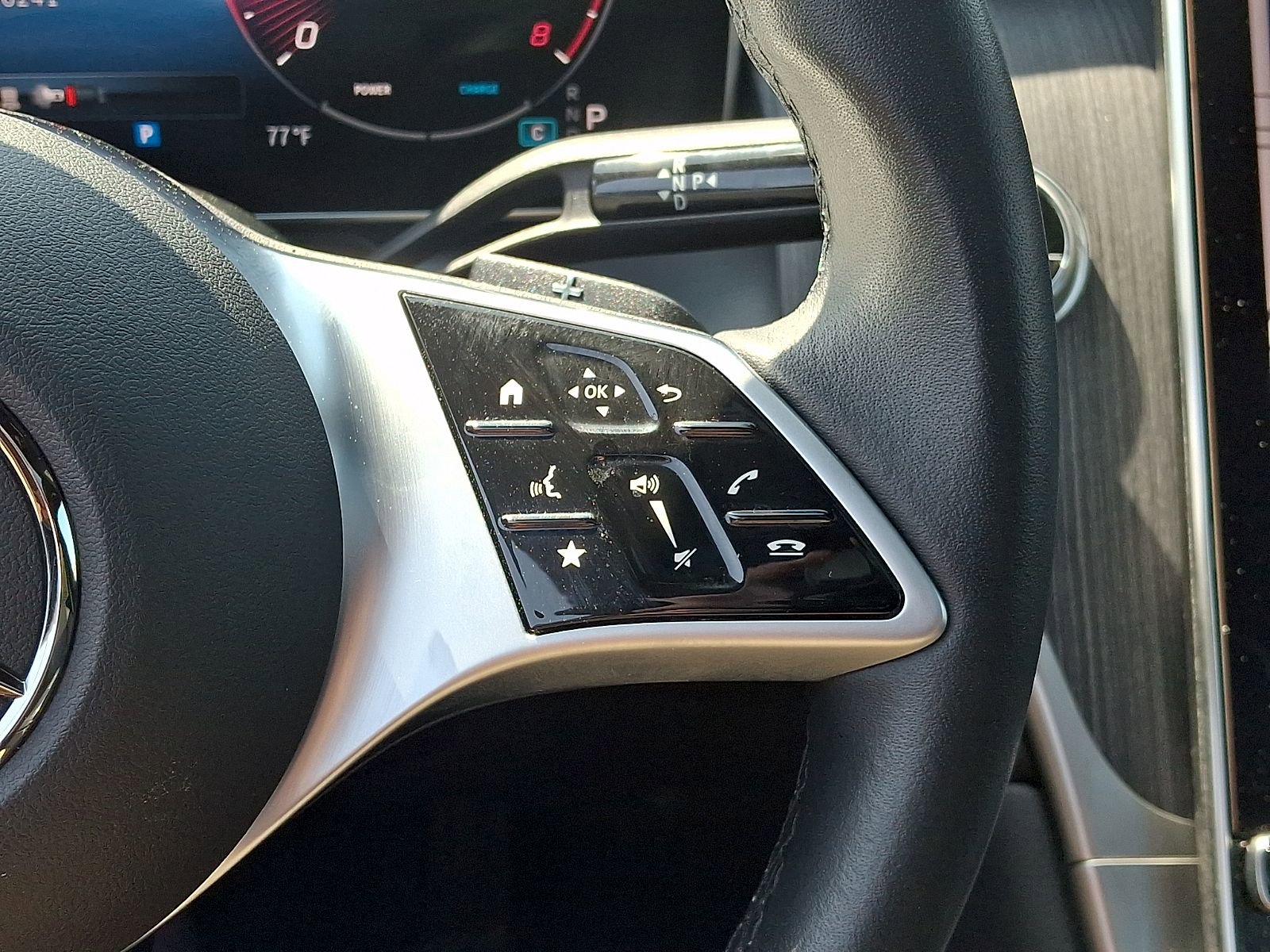 Used 2024 Mercedes-Benz GLC 300 4MATIC image 23