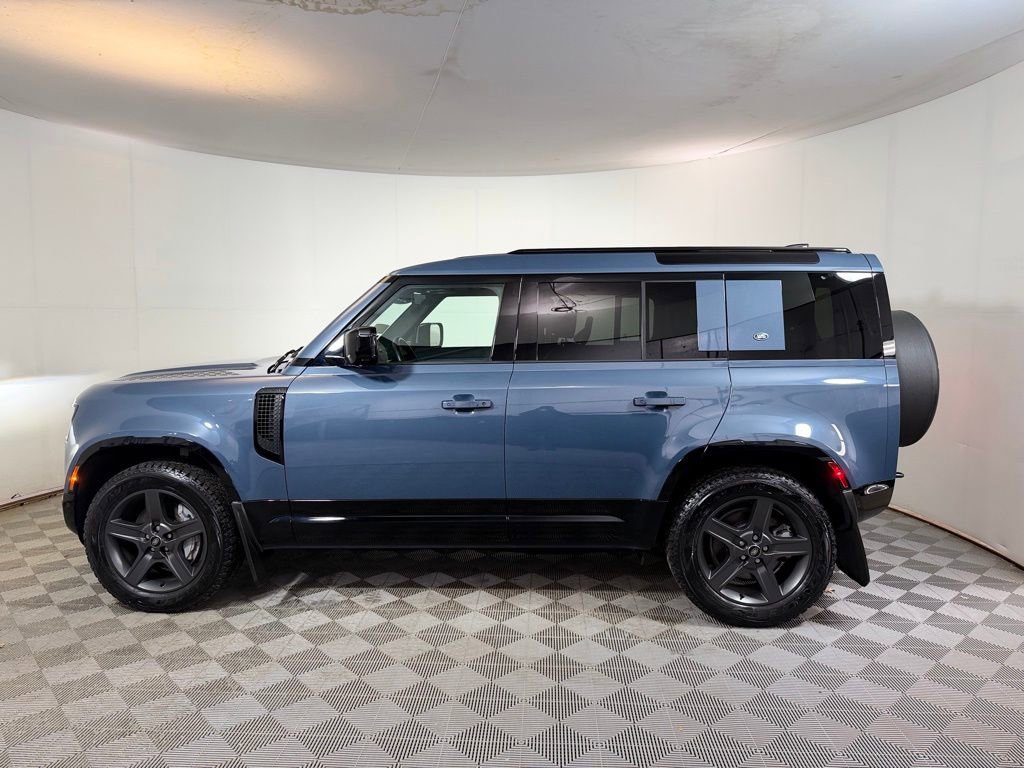Used 2024 Land Rover Defender 110 X-Dynamic SE image 3