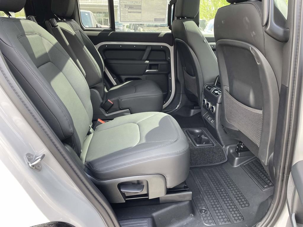 New 2026 Land Rover Defender 130 X-Dynamic SE AWD/4WD image 21