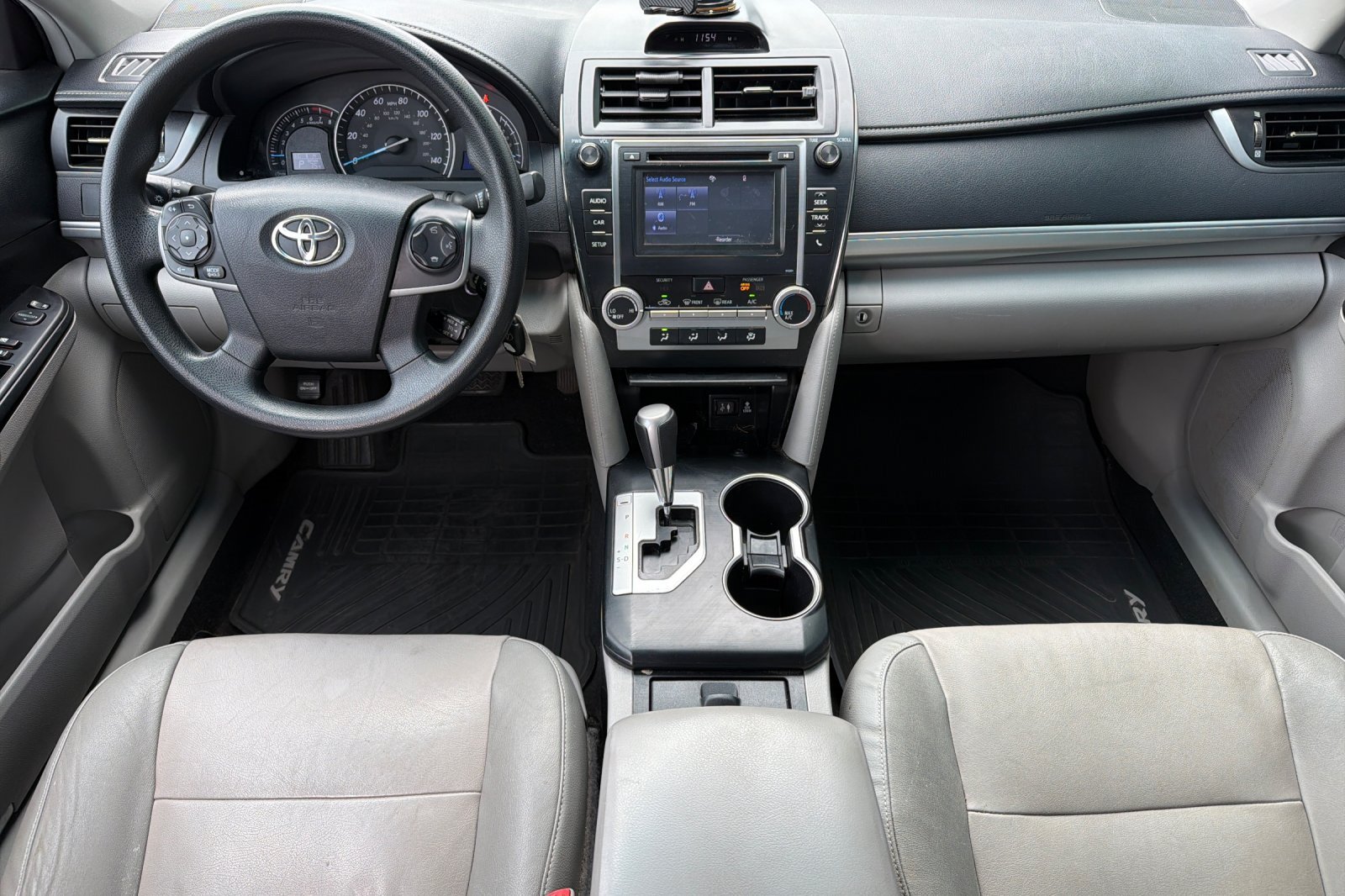 Used 2014 Toyota Camry LE FWD image 14