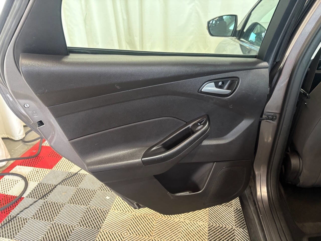 Used 2014 Ford Focus SE w/ SE Winter Package image 9