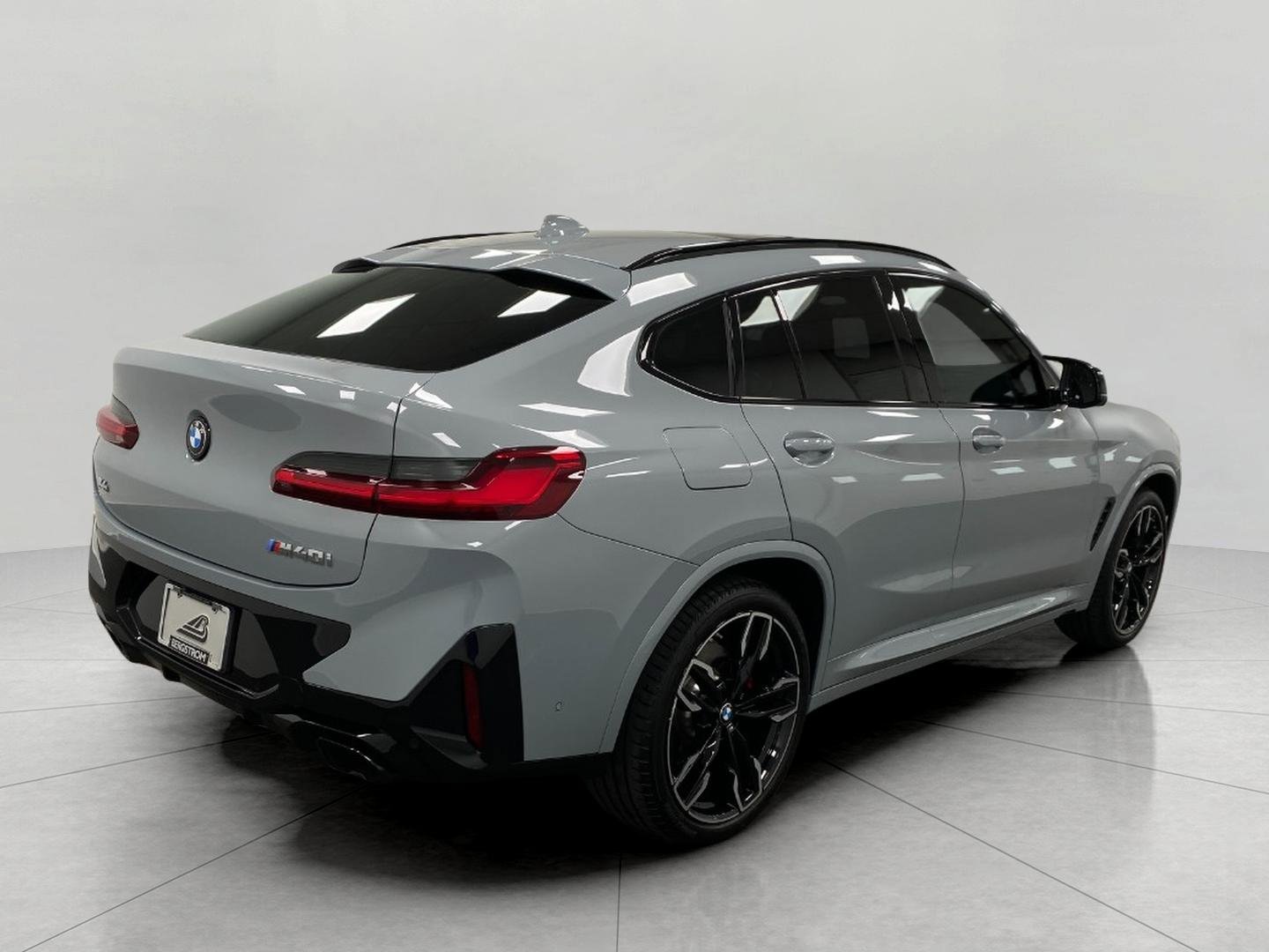 Certified 2024 BMW X4 M40i AWD/4WD image 37
