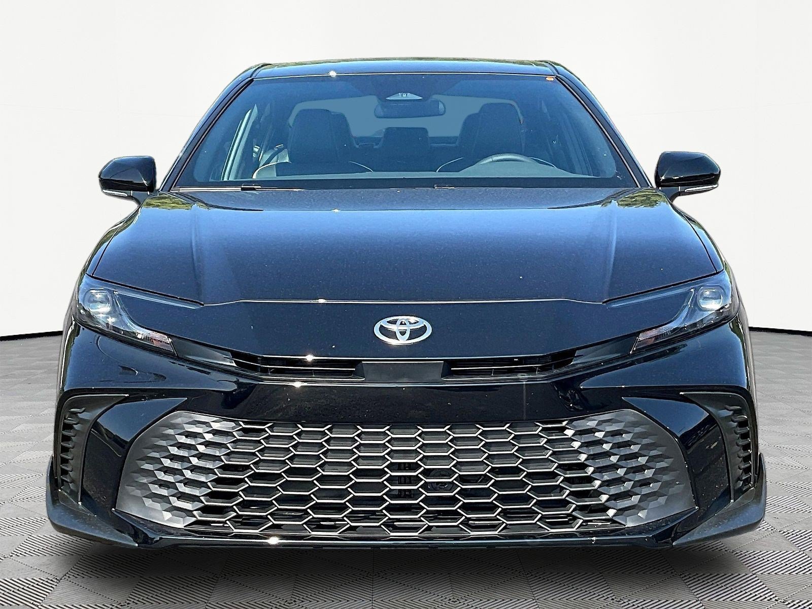 Used 2026 Toyota Camry SE AWD/4WD image 2
