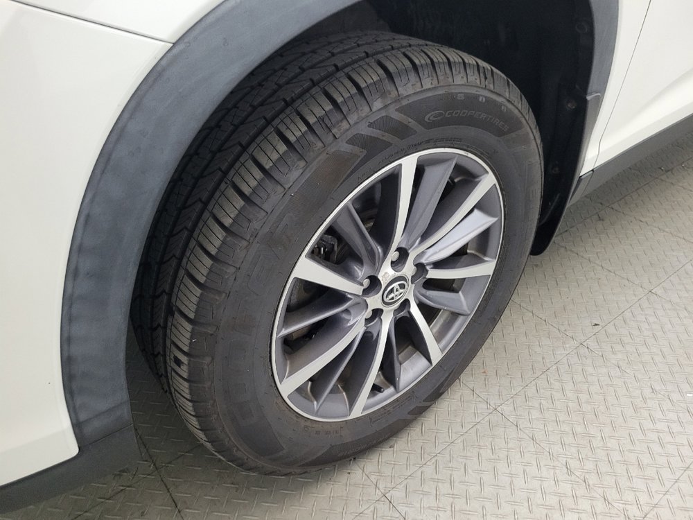Used 2019 Toyota Highlander LE AWD/4WD image 31