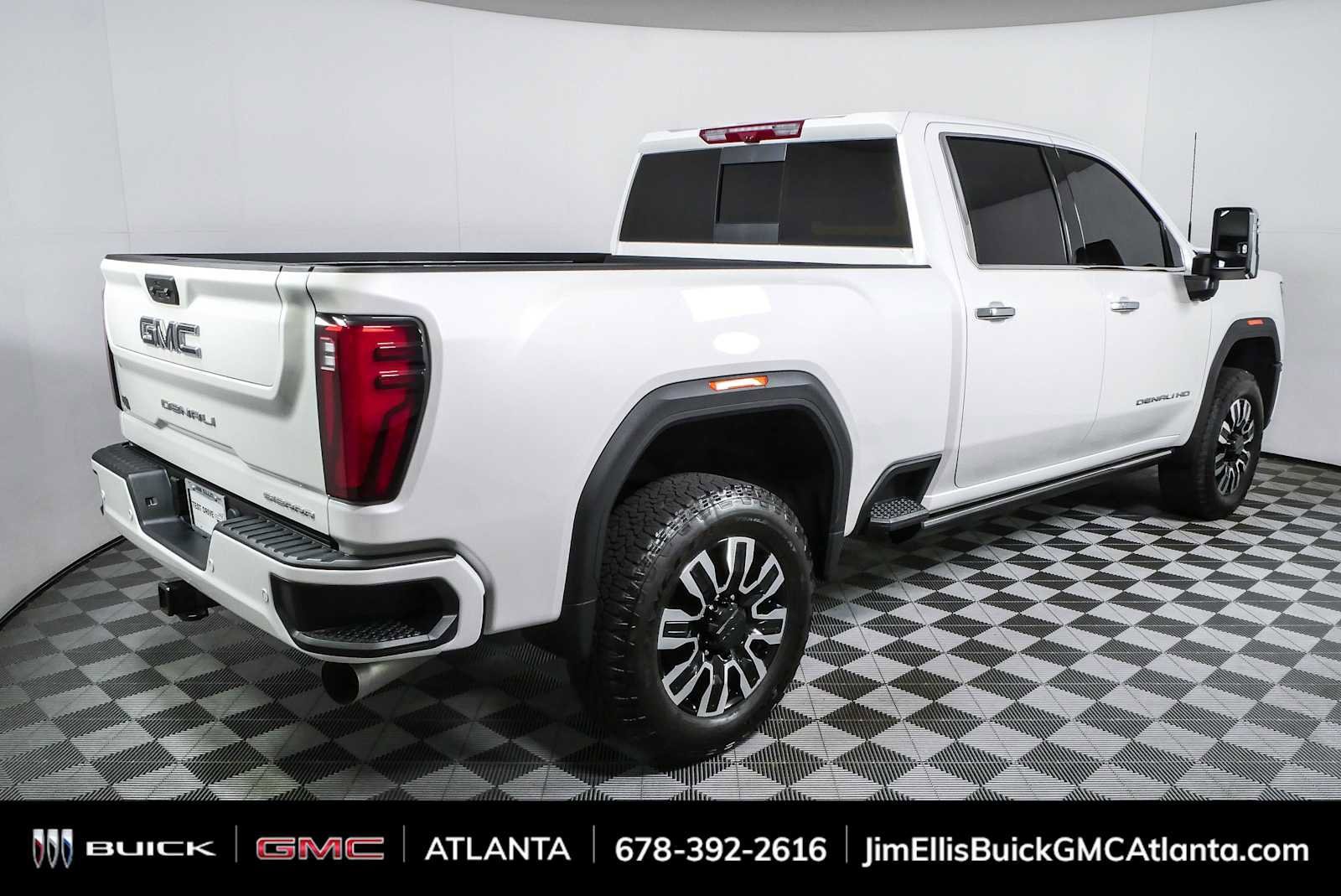 Used 2025 GMC Sierra 2500 Denali Ultimate AWD/4WD image 3