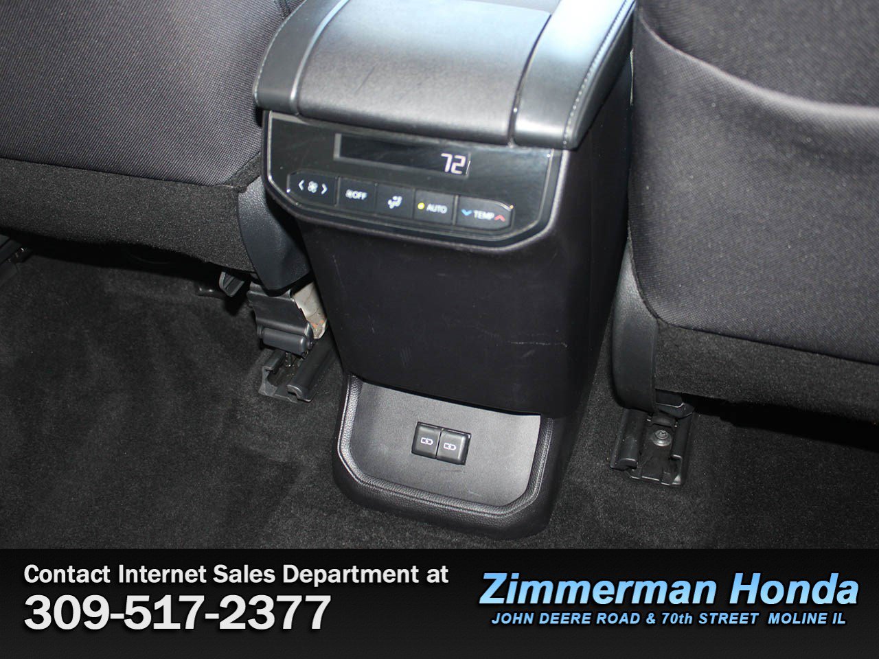 Used 2024 Toyota Highlander LE AWD/4WD image 10