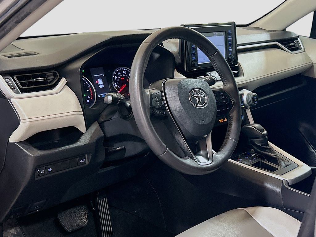 Used 2022 Toyota RAV4 XLE Premium FWD image 7