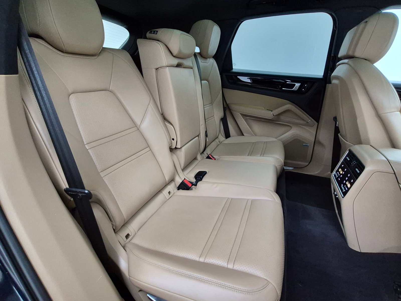 Used 2019 Porsche Cayenne AWD/4WD image 24