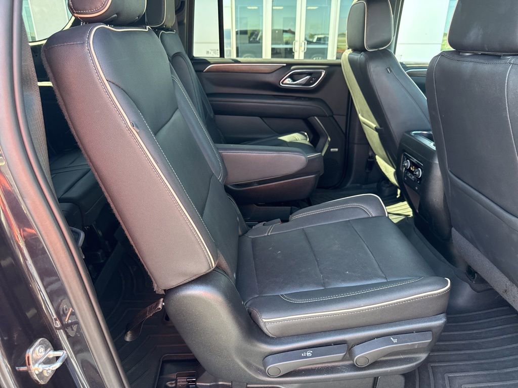 Used 2023 Chevrolet Suburban Premier AWD/4WD image 35