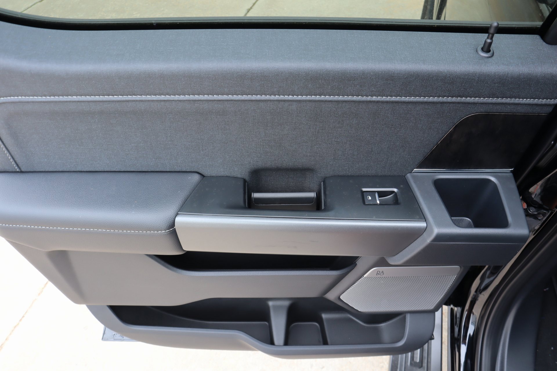 New 2026 Ford F250 Lariat w/ Black Appearance Package image 19