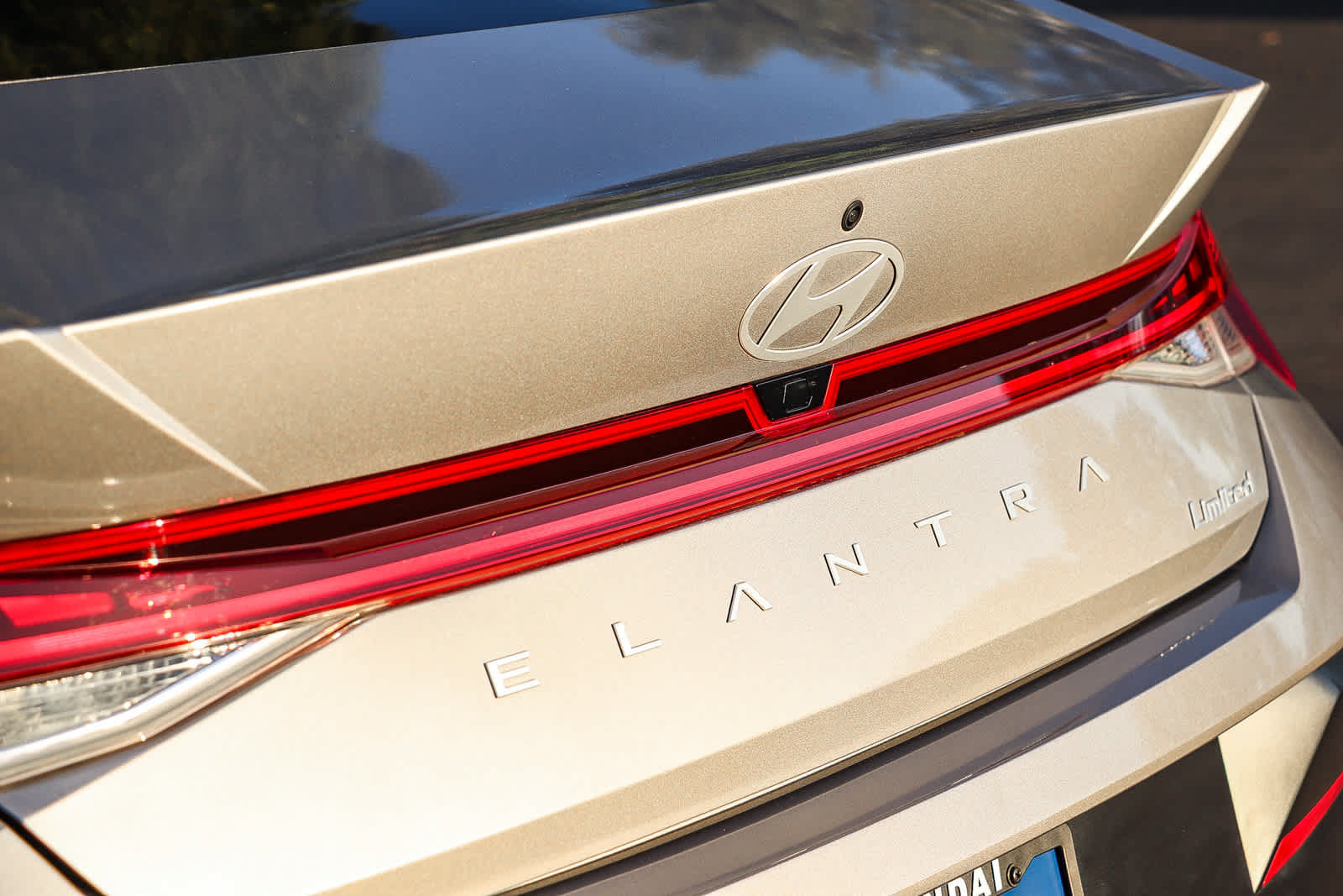 Certified 2025 Hyundai Elantra Limited FWD image 10