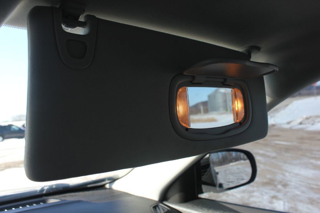 Used 2019 Jeep Cherokee Limited image 25