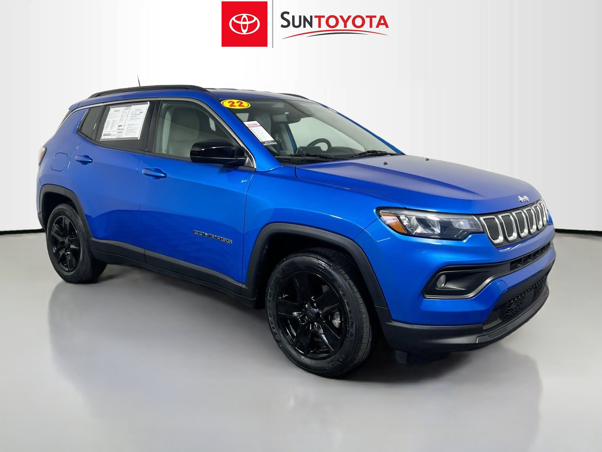 Used 2022 Jeep Compass Latitude image 1
