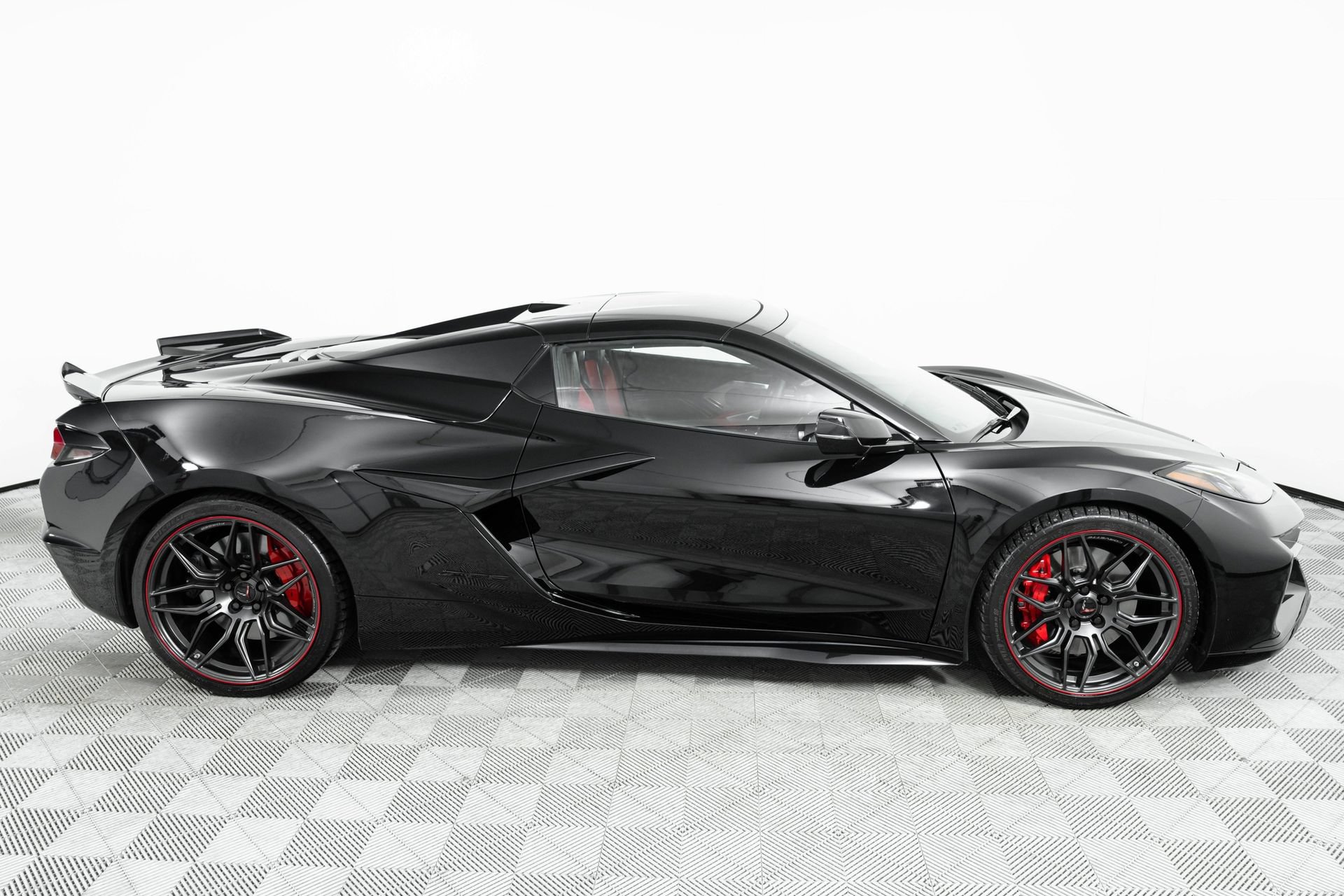 Used 2024 Chevrolet Corvette Z06 RWD image 47