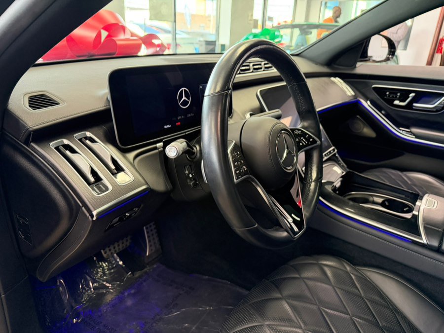 Used 2022 Mercedes-Benz S 580 4MATIC Sedan w/ AMG Line Package image 28