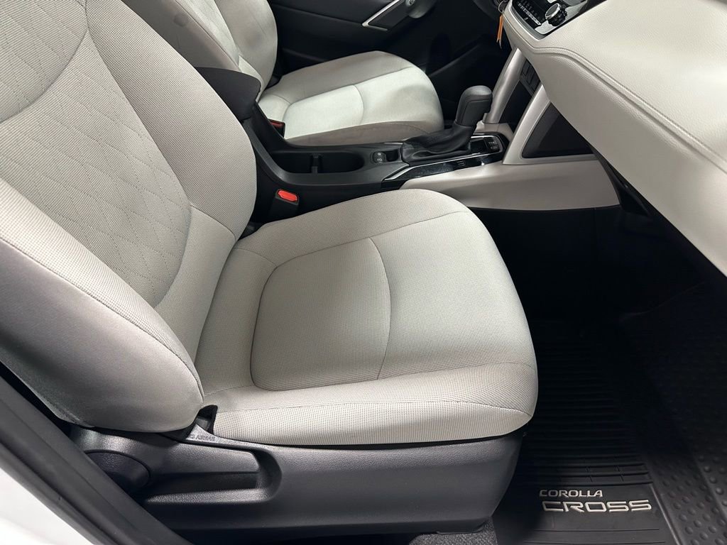 Used 2025 Toyota Corolla Cross L image 58