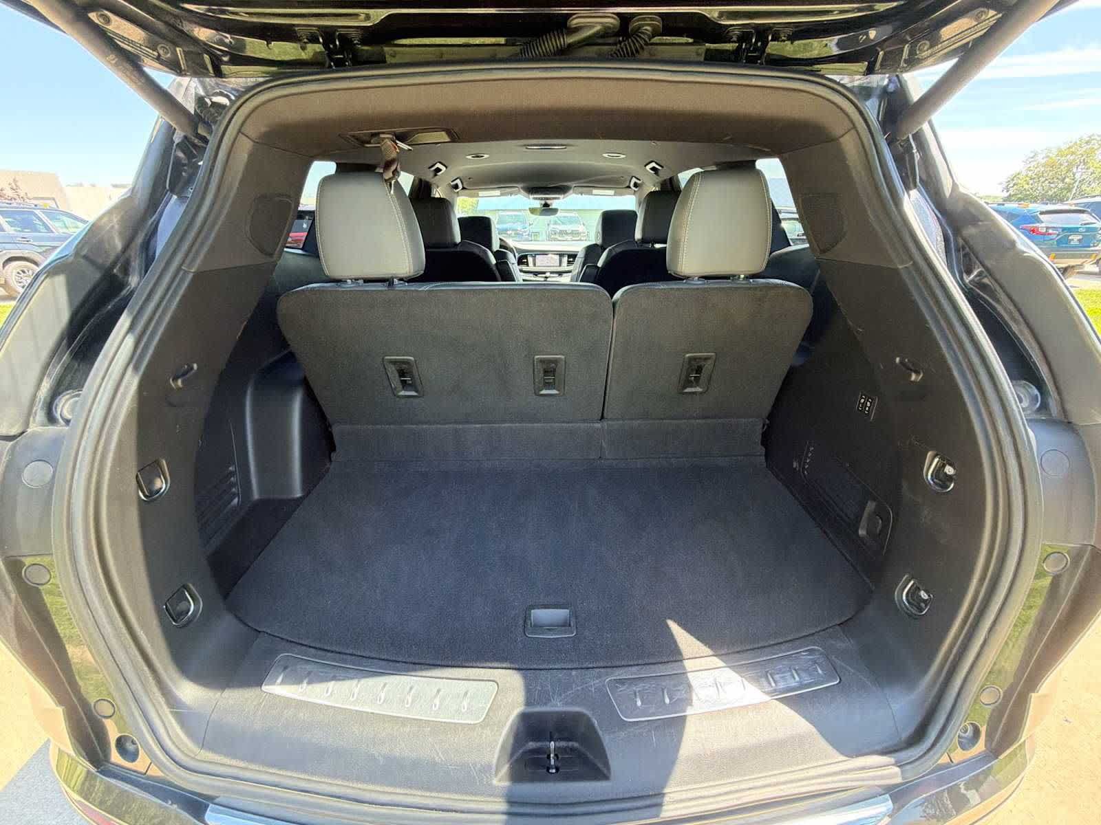 Used 2022 Buick Enclave Premium AWD/4WD image 29