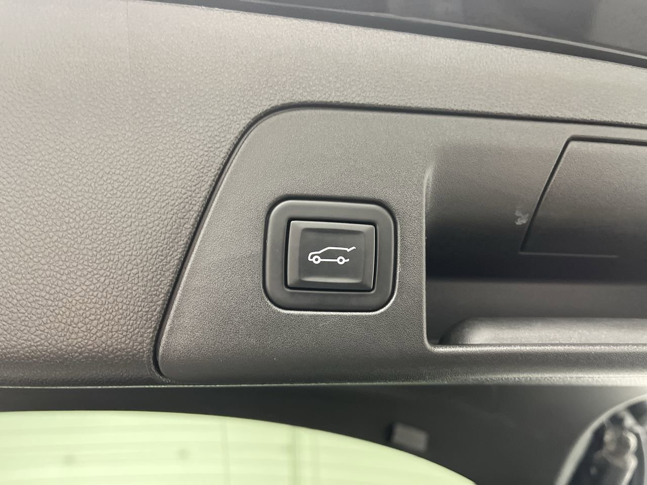 Certified 2023 Buick Envision Preferred w/ Sport Touring Package image 31