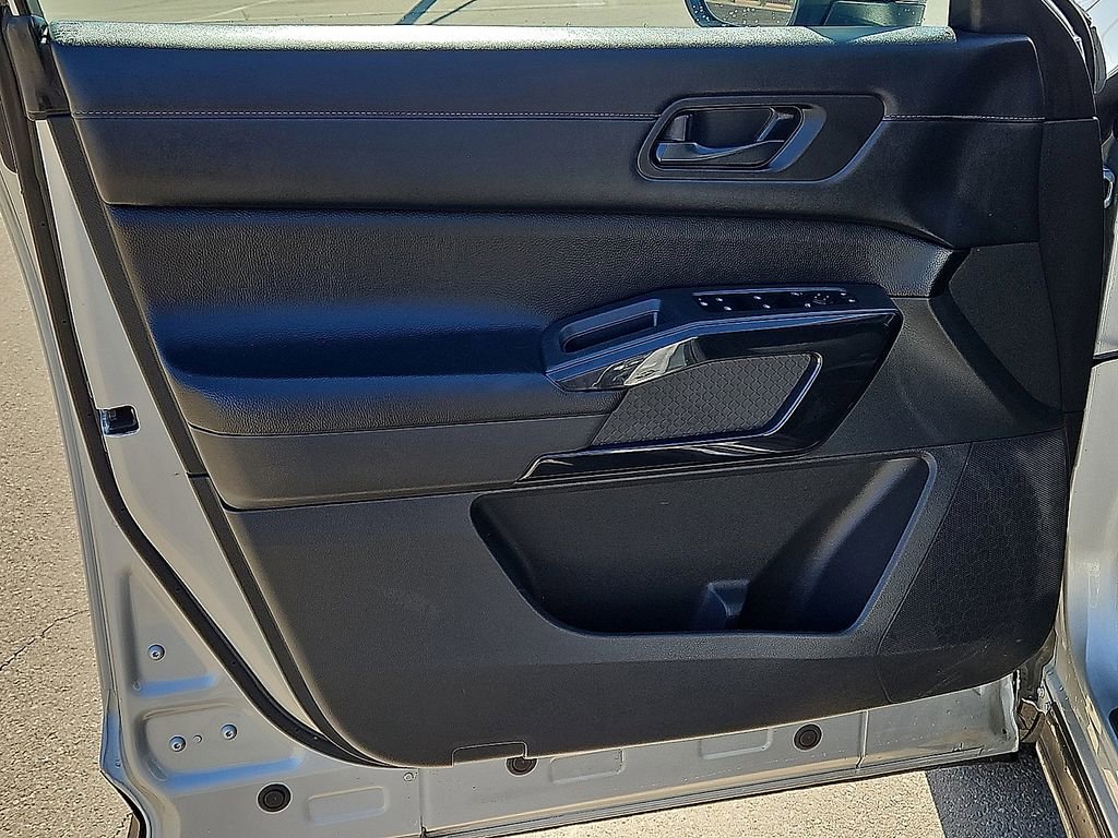 Used 2024 Nissan Pathfinder SV FWD image 17