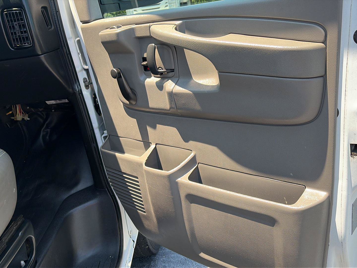 Used 2013 Chevrolet Express 2500 w/ Cold Climate Package RWD image 18