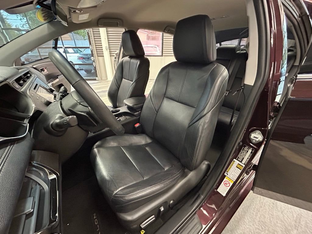 Used 2018 Toyota Avalon XLE image 8