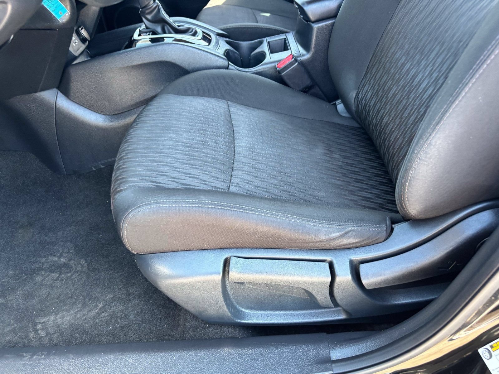 Used 2020 Nissan Rogue S FWD image 20
